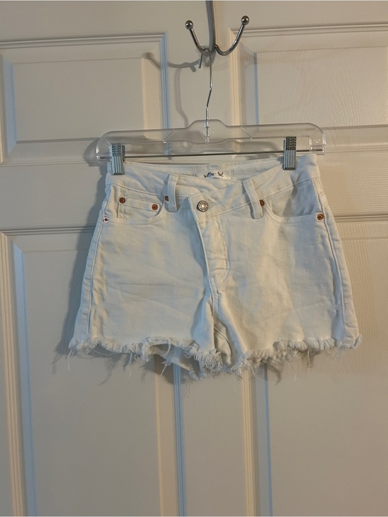 willow & root Pants - Women's White Frayed Hem Denim Shorts